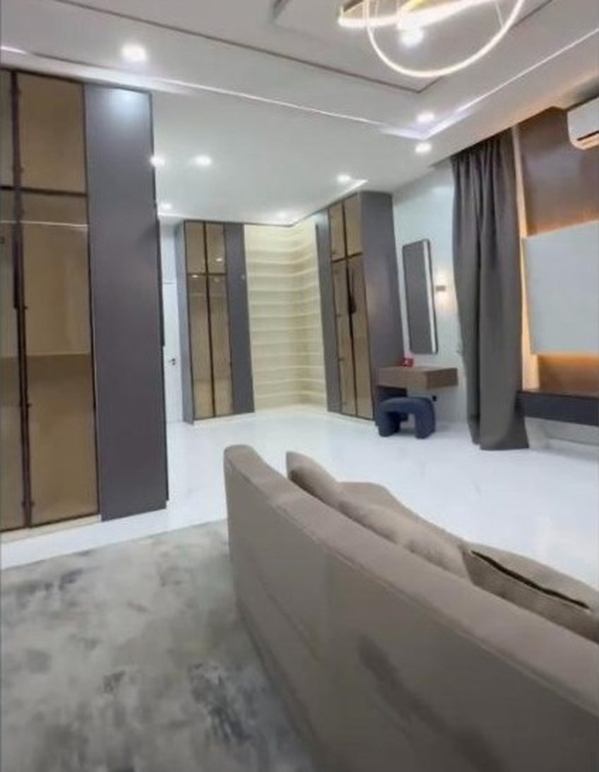 Walk-in closet